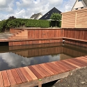 Walbeschoeiing en tuinhuis met veranda Opeinde